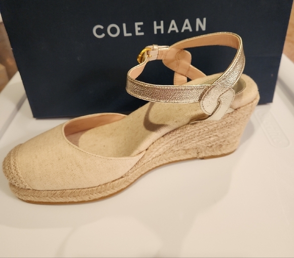 Cole Haan Linen Gold Espadrille Wedges Size 10 NIB - Picture 1 of 13
